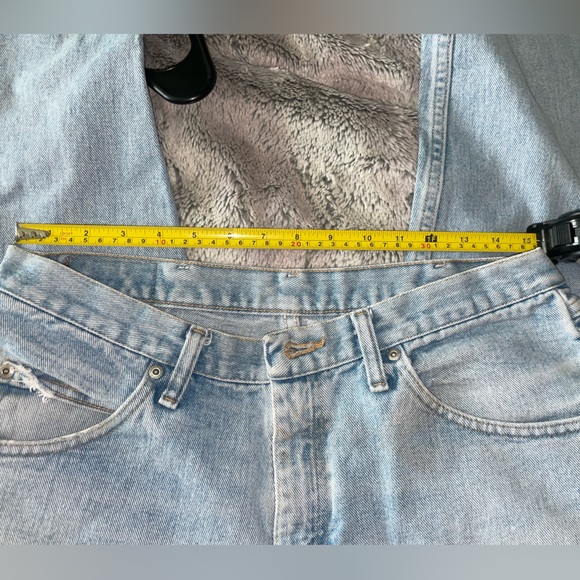✨2 for $25 Men’s light wash wrangler jeans - Picture 4 of 6